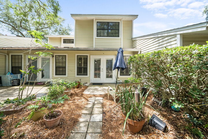 Property Photo: 2026 Baker Court 7 FL 32401