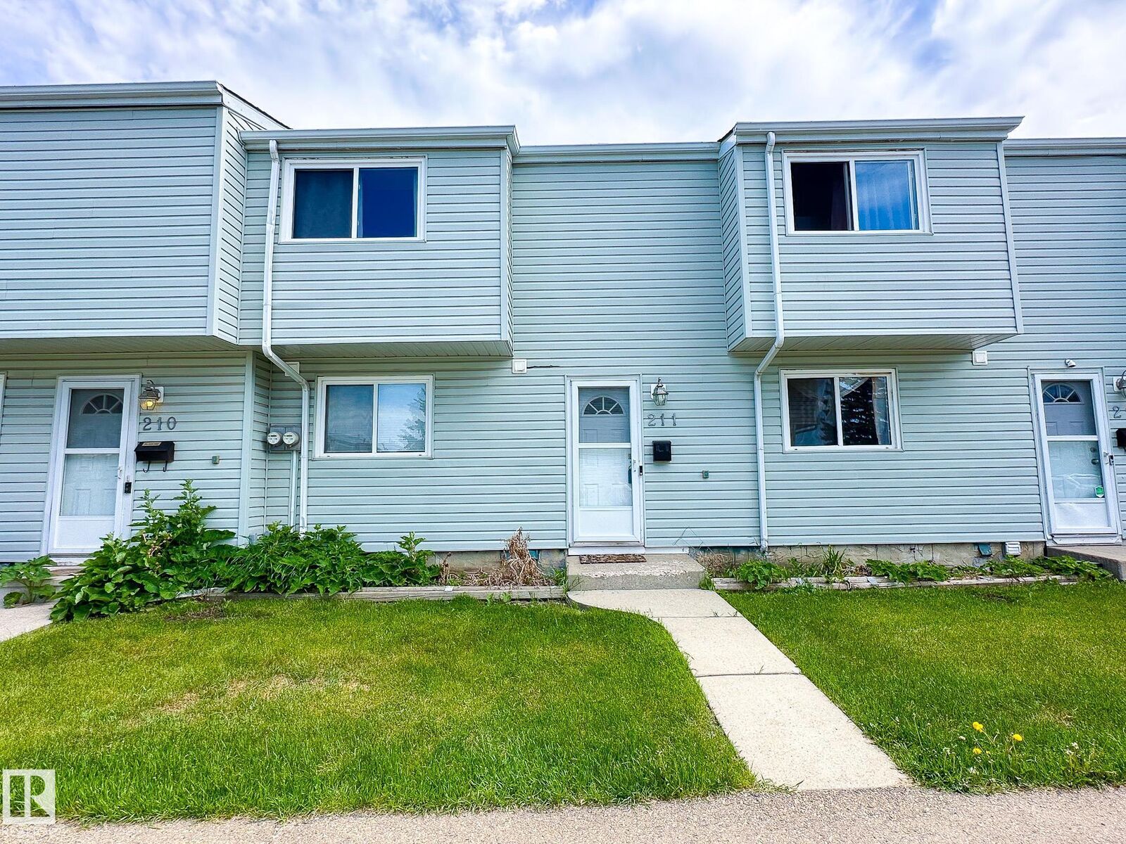 Property Photo: 211 Dickinsfield Court NW AB T5E 5V8