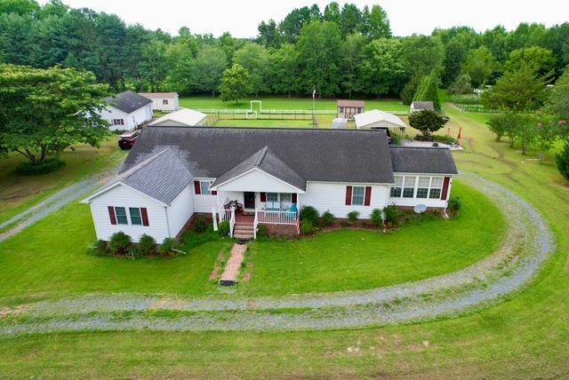 Property Photo: 16223 Country Club Rd VA 23410-3535