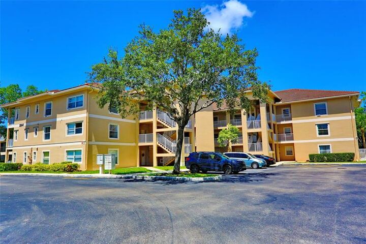 Property Photo: 2941 Riverside Dr 102 FL 33065