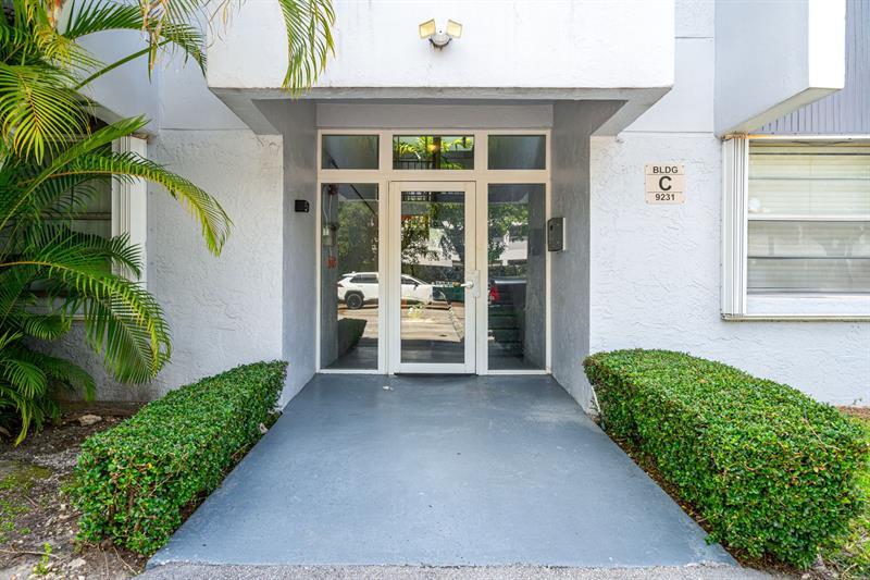 Property Photo: 9231 SW 87 Ave C9 FL 33176