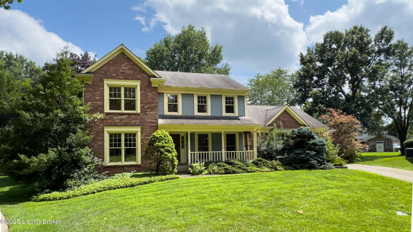 Property Photo:  8904 Yellow Wood Pl  KY 40242 