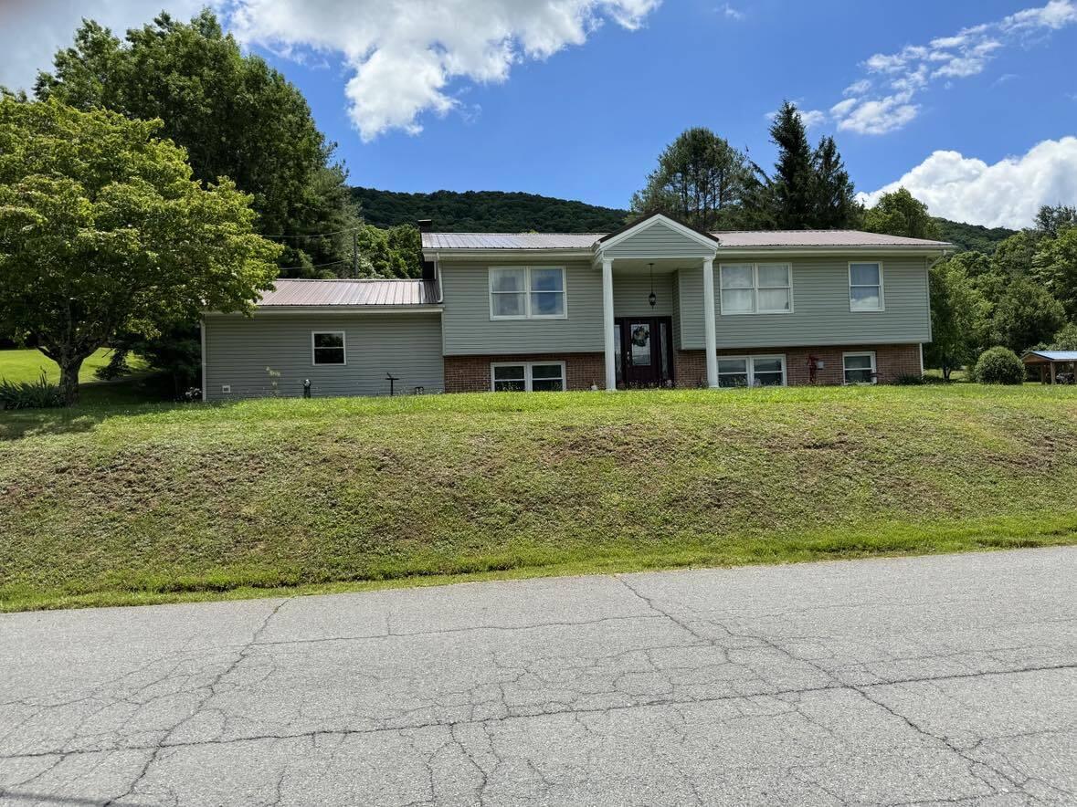 Property Photo: 381 Pennsylvania Ave WV 25962
