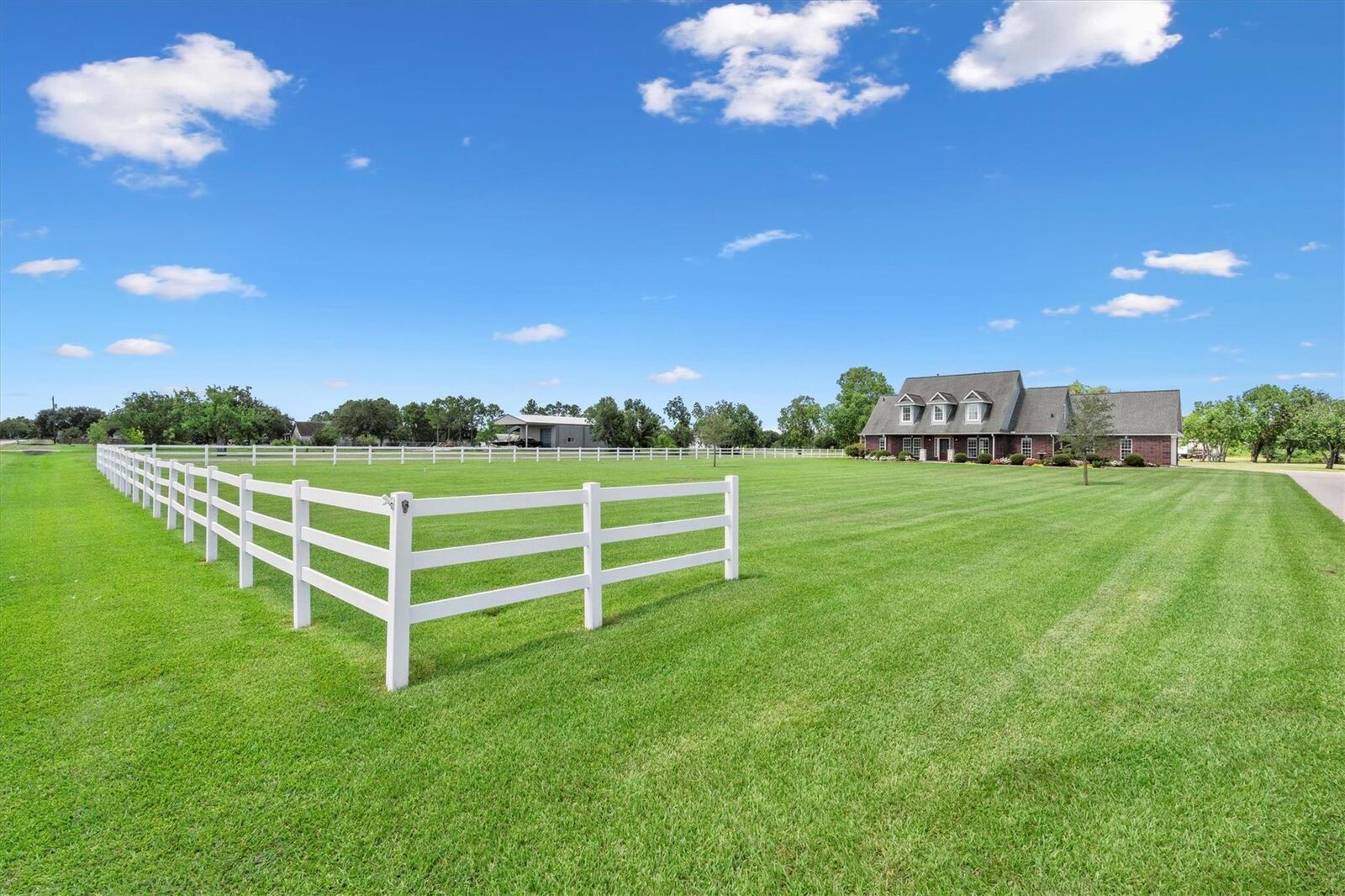Property Photo:  5426 Starboard Lane  TX 77539 