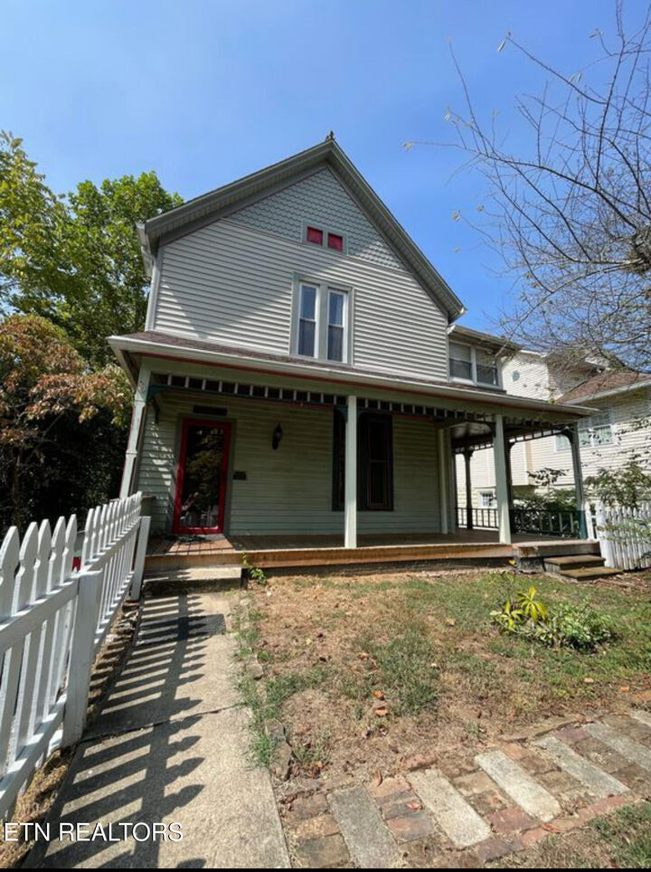 425 Cumberland St  Harriman TN 37748 photo