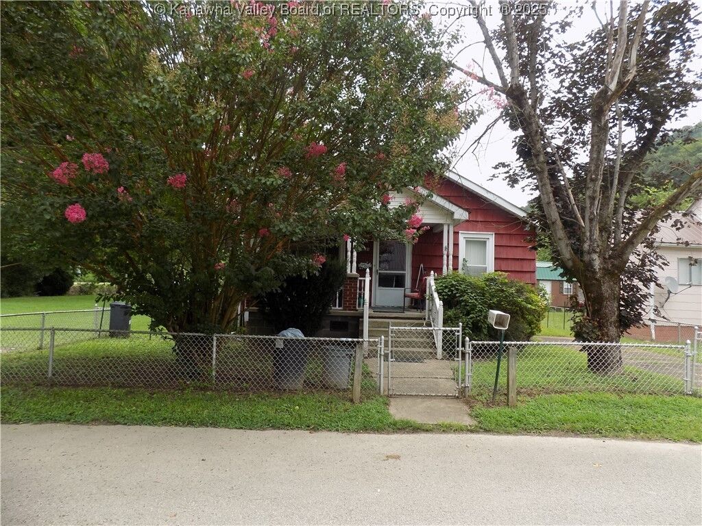 Property Photo: 205 Luke Street WV 25110