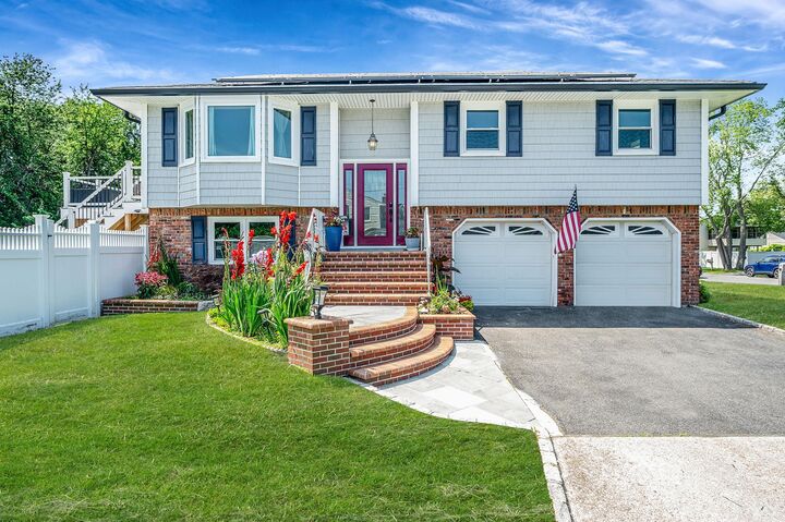 6 Holly Road  Oakdale NY 11769 photo