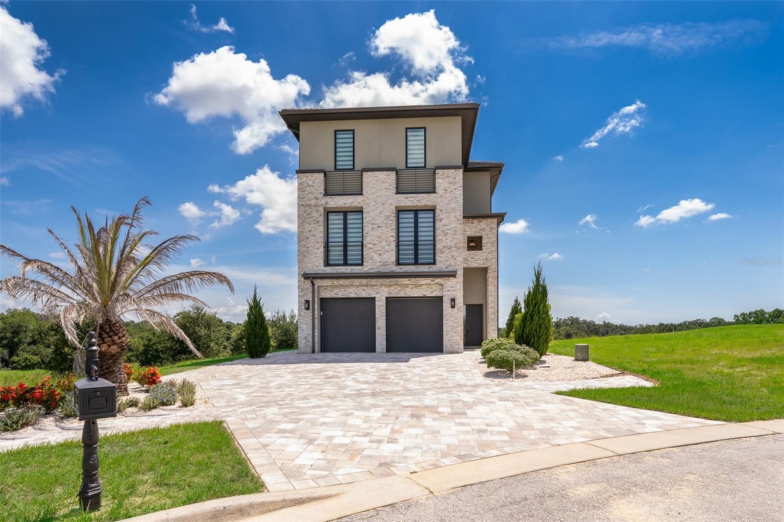 Property Photo:  16338 Ravenna Court  FL 34756 