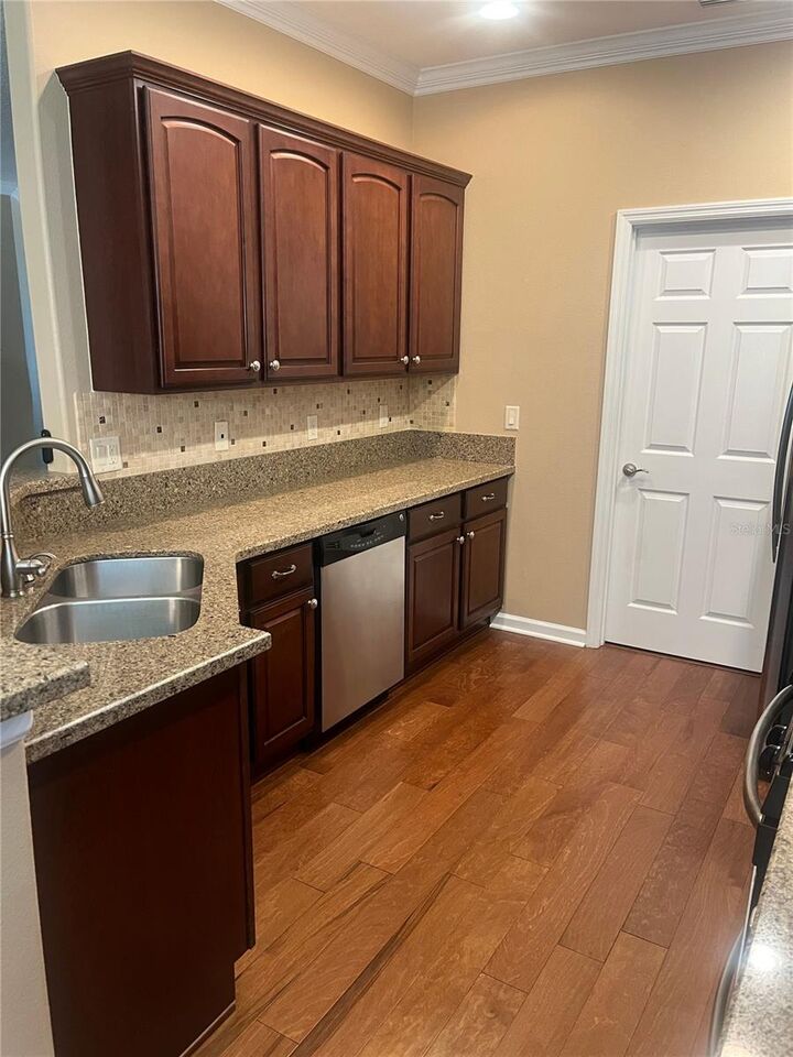 Property Photo: 1385 Abbot Way FL 32724