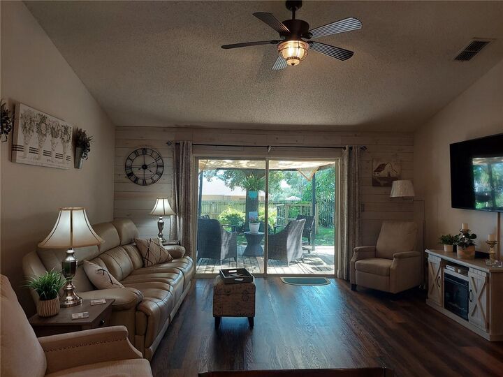Property Photo:  2236 Lake Pointe Circle  FL 34748 