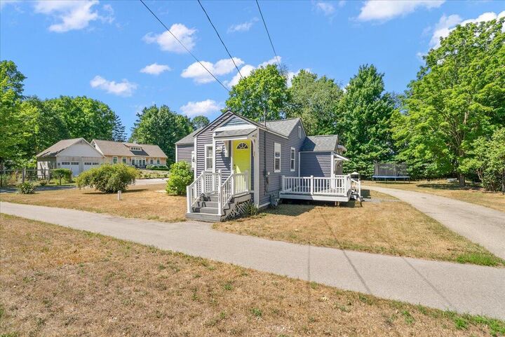 Property Photo: 2087 W 32nd Street MI 49423