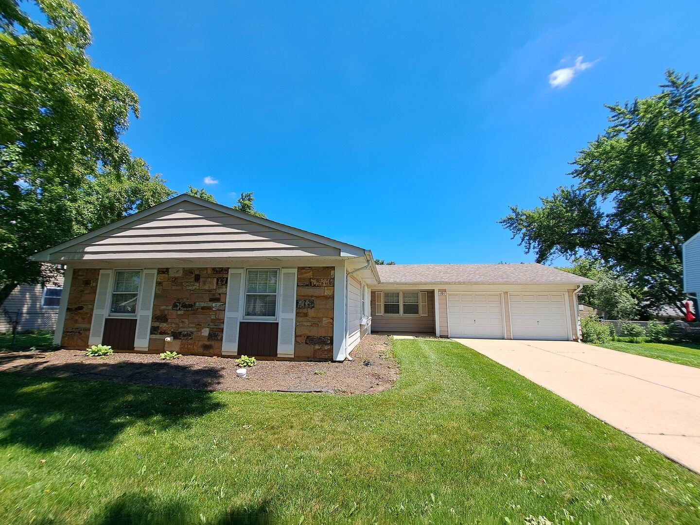 Property Photo:  101 Emerson Drive  IL 60193 
