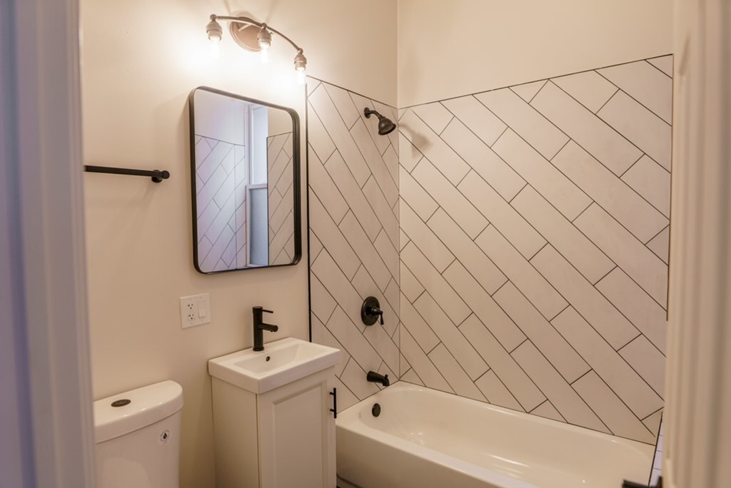 Property Photo: 6613 S Vernon Avenue IL 60637