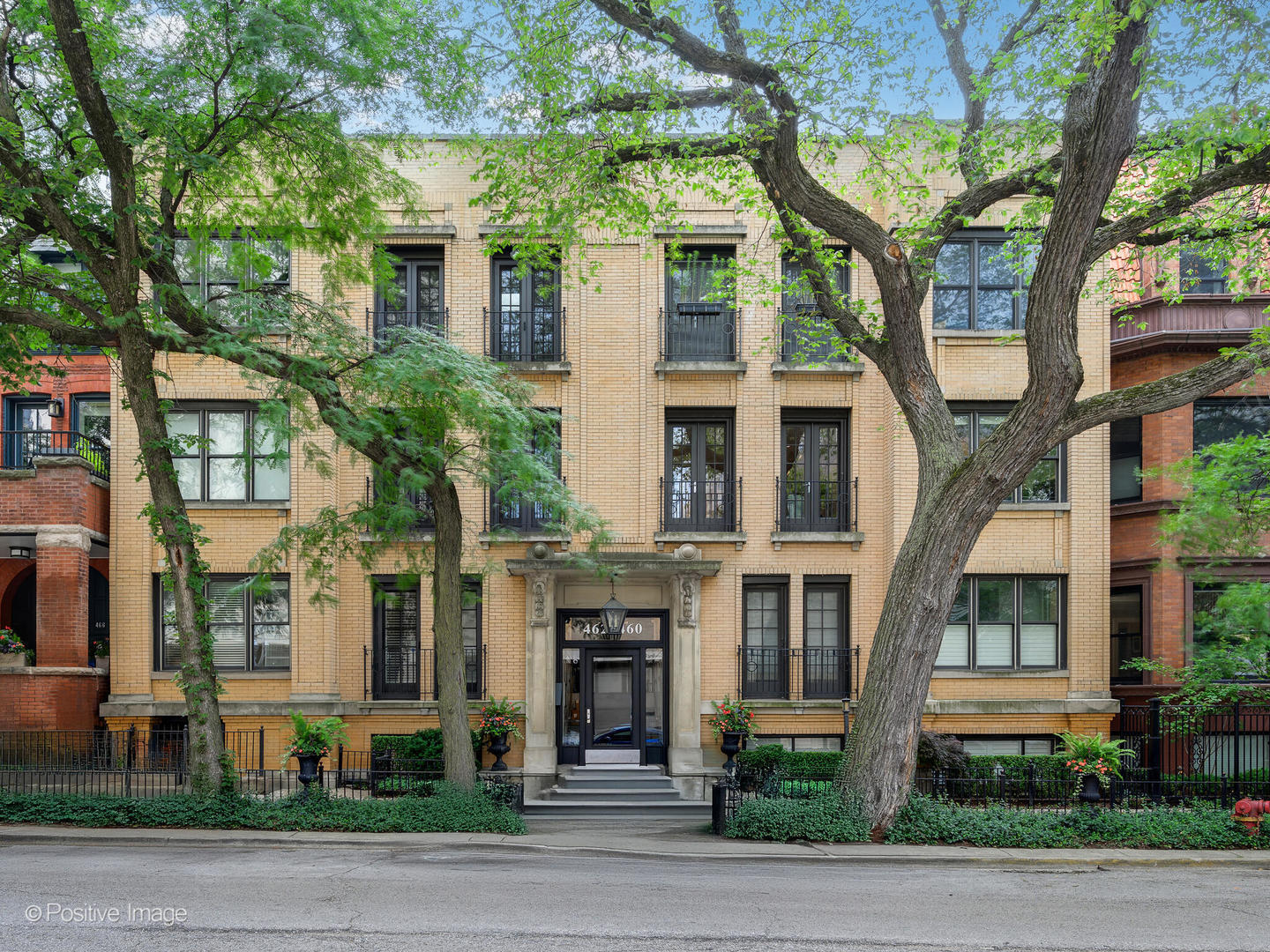 Property Photo:  460 W Deming Place 2E  IL 60614 