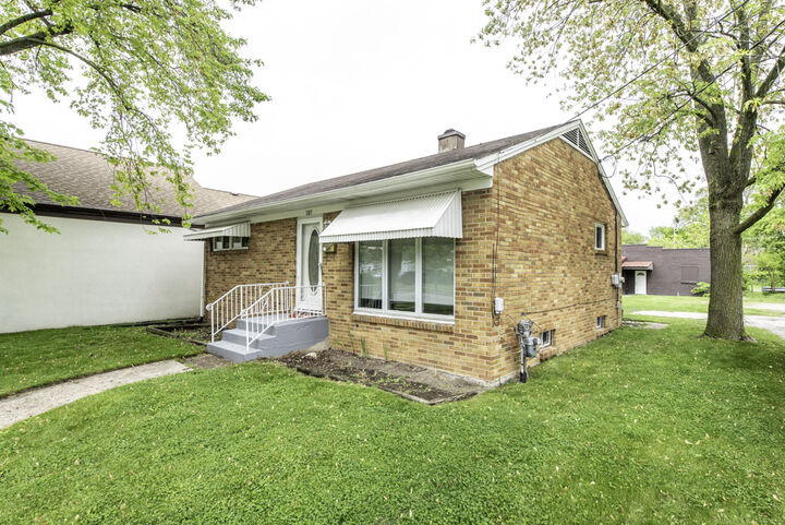 Property Photo: 1101 Pine Street IL 60085