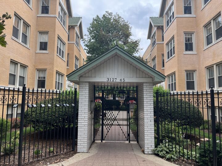 3129 W Palmer Boulevard G  Chicago IL 60647 photo