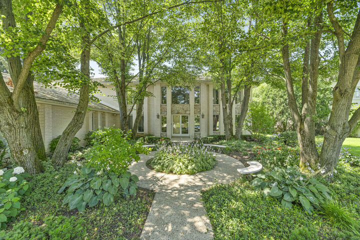 2372 Tennyson Lane  Highland Park IL 60035 photo