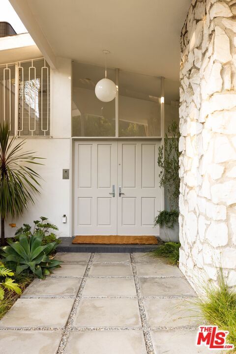 Property Photo:  3144 Nichols Canyon Road  CA 90046 