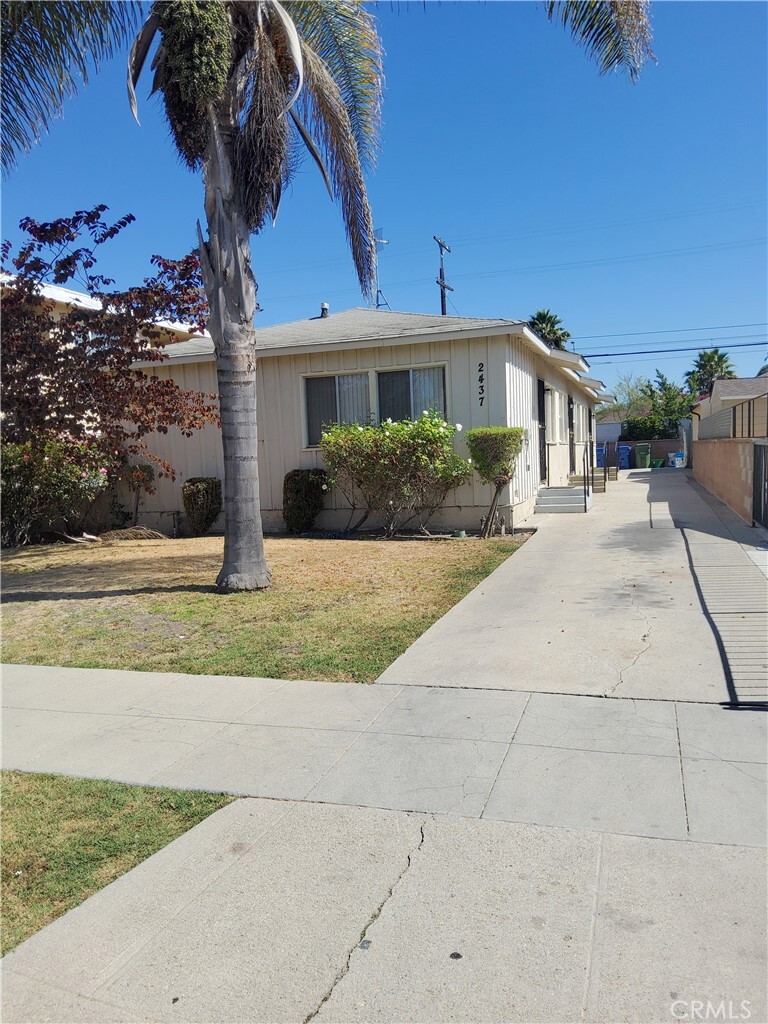 Property Photo:  2437 Exposition Place 2  CA 90018 