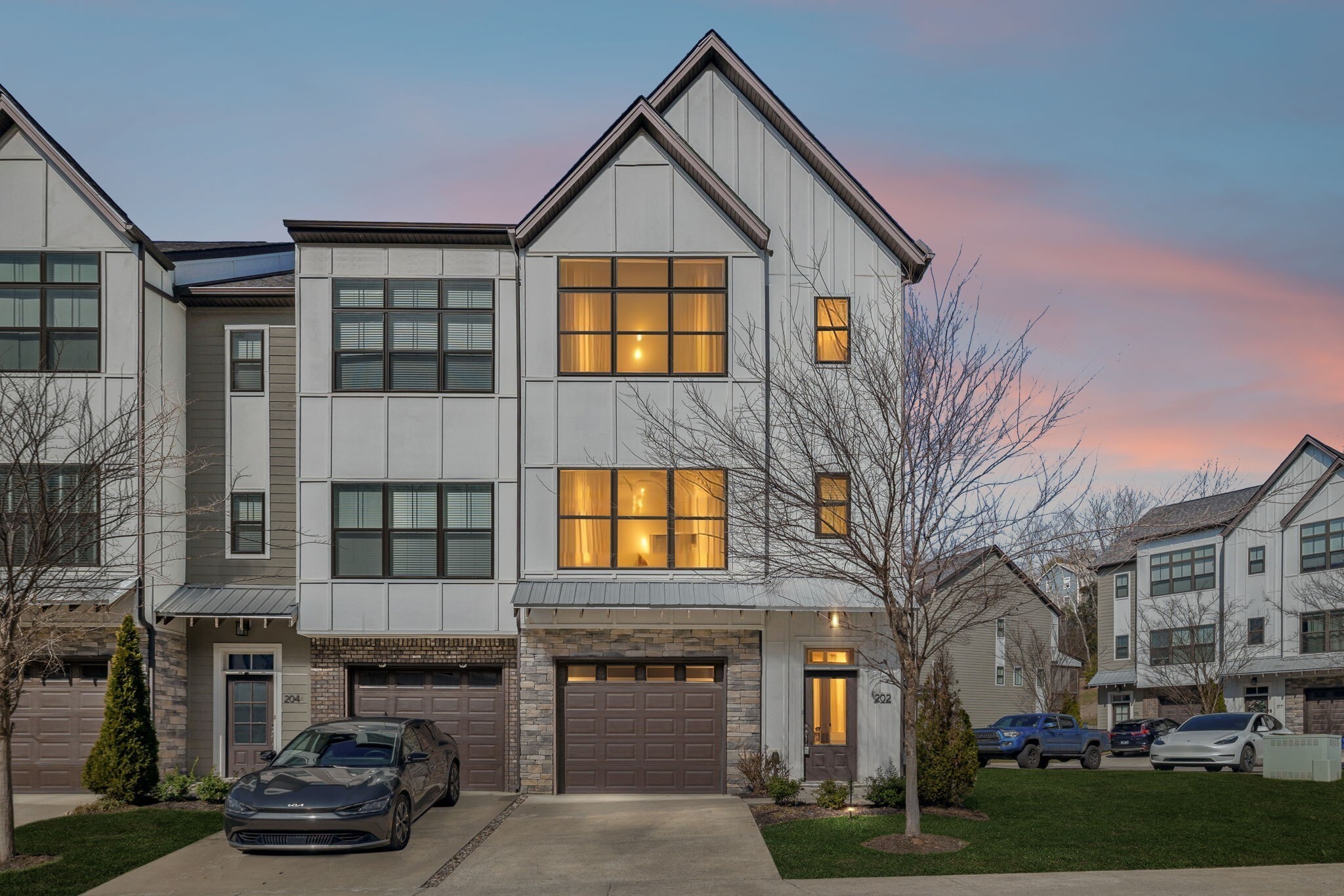 Property Photo:  202 Stonecrest Cir  TN 37209 