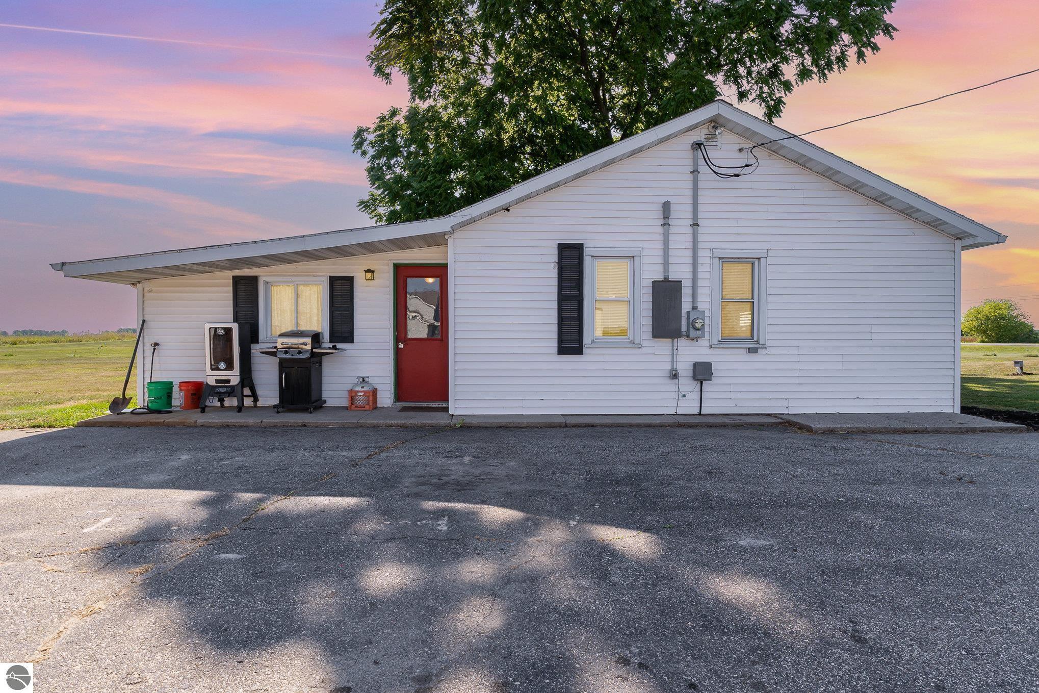 Property Photo: 6260 E Blanchard Road MI 48883