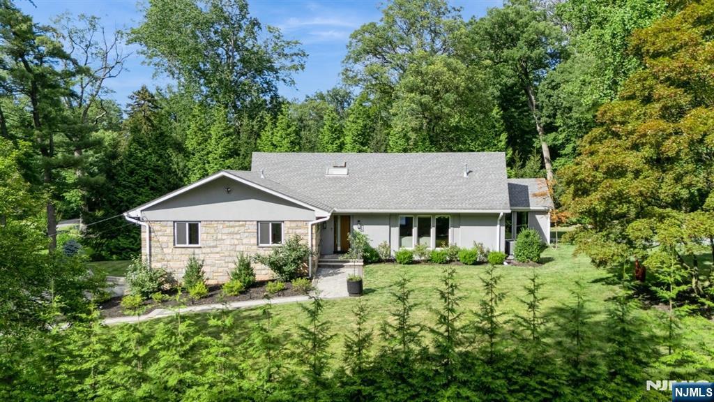 Property Photo: 2 Brae Court NJ 07670