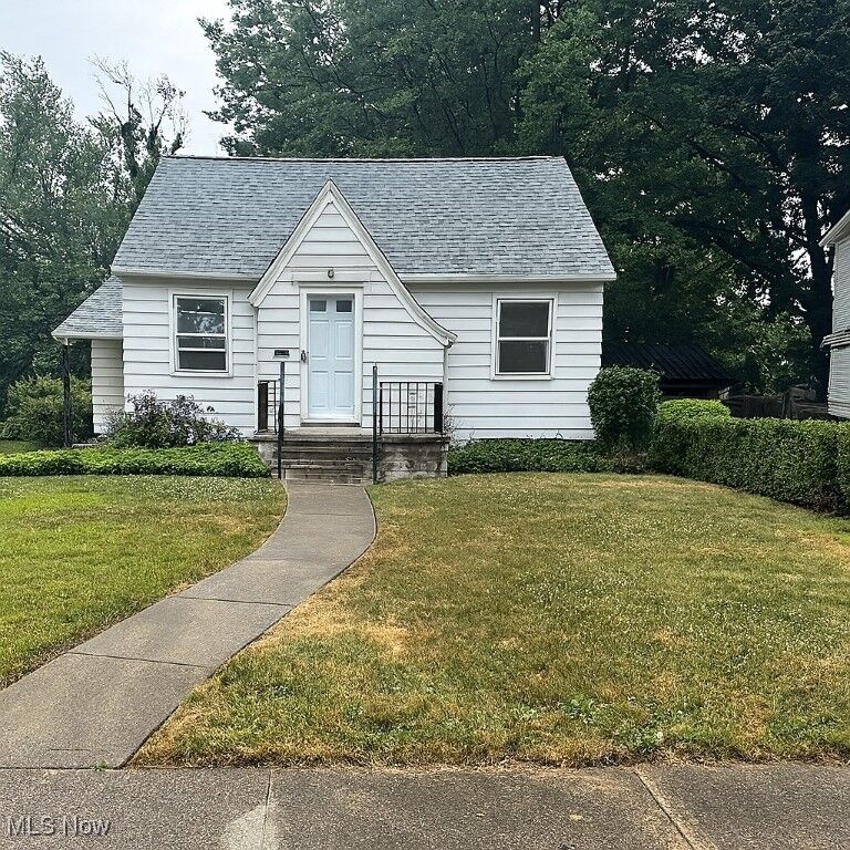 Property Photo:  19330 Meredith Avenue  OH 44119 