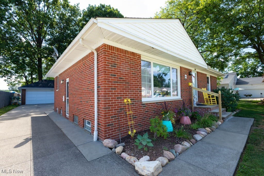 Property Photo:  685 E 300th Street  OH 44095 