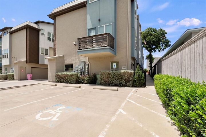 Property Photo: 4914 Live Oak Street 7 TX 75206