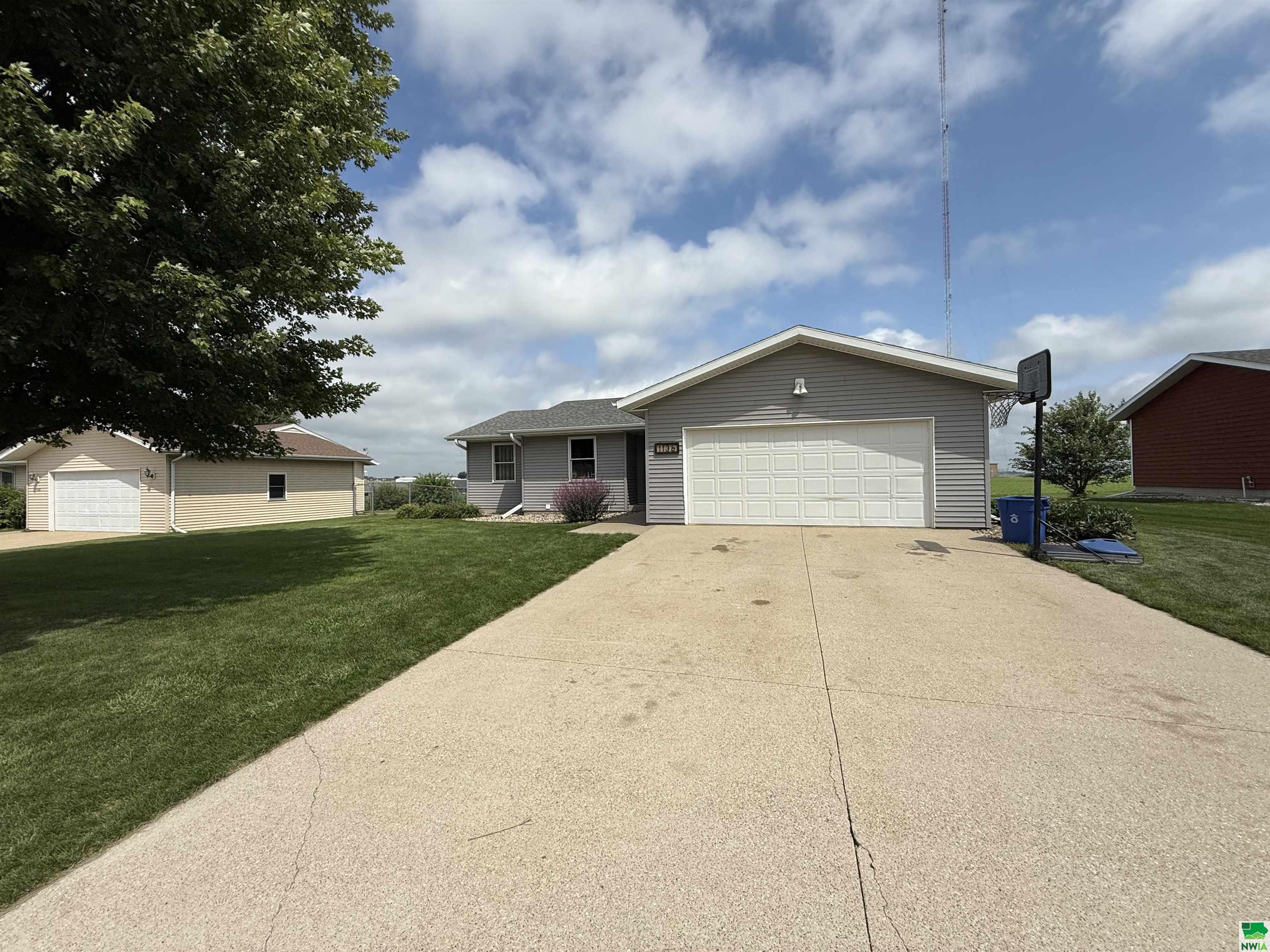 Property Photo: 1136 13th Street NE IA 51250