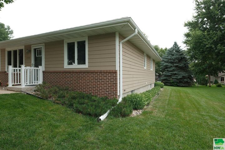 Property Photo:  1328 1st Ave SE  IA 51250 