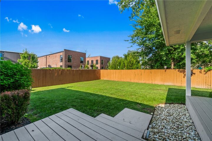 Property Photo:  609 SE A Street  AR 72712 