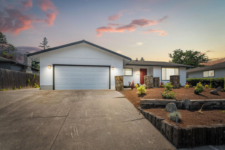 1736 Inverness Drive  Medford OR 97504 photo