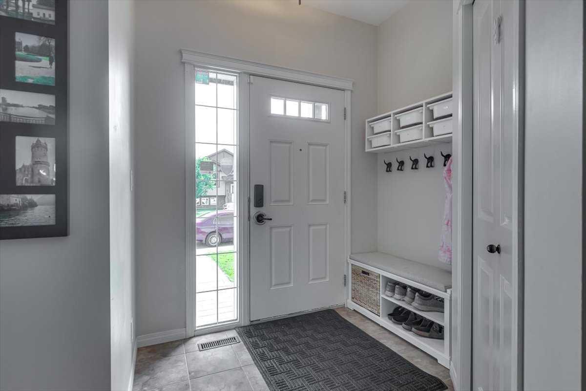 Property Photo:  91 Cooper Close  AB T4P 0G7 