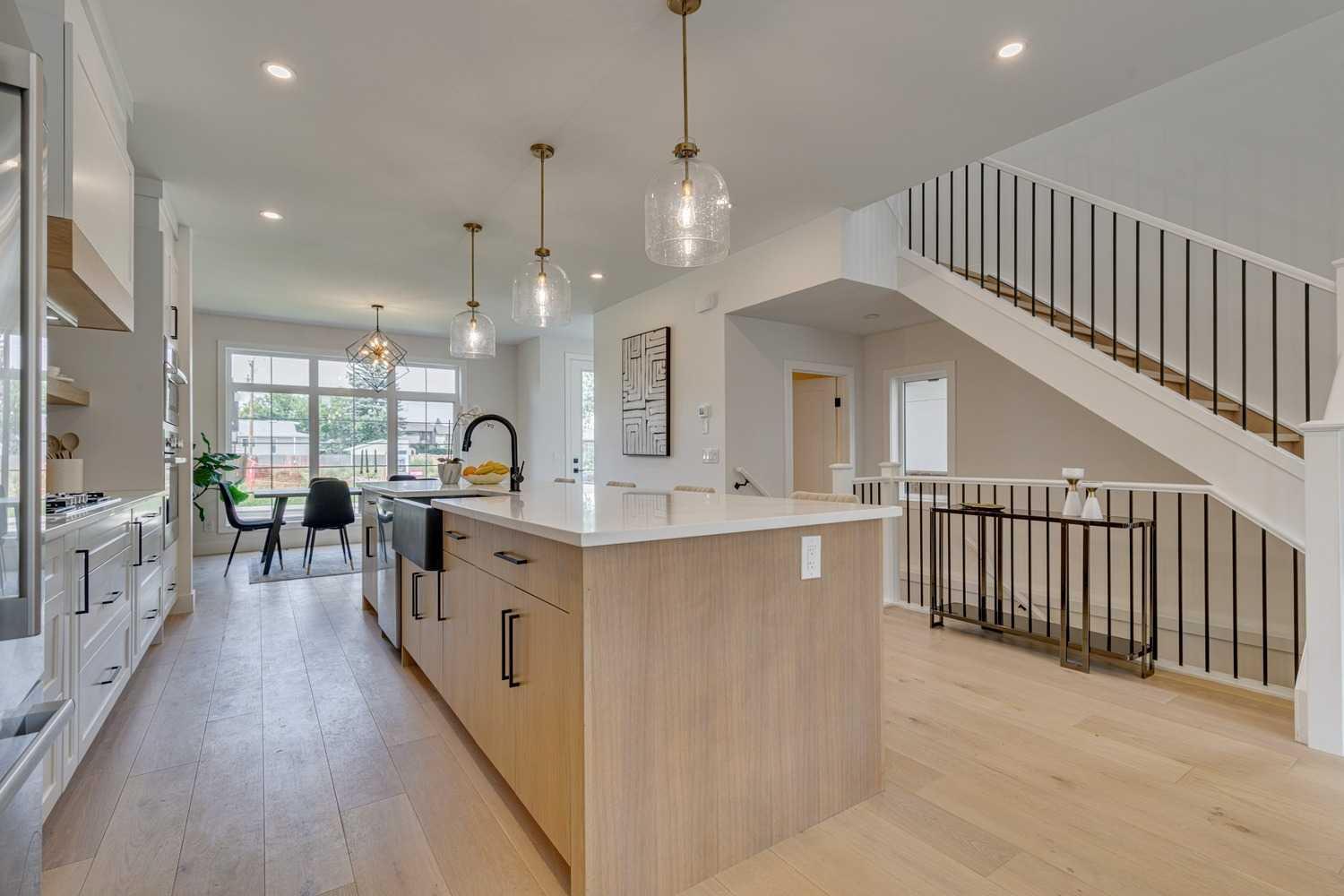 Property Photo:  3727 Richmond Road SW  AB T3E 4P1 