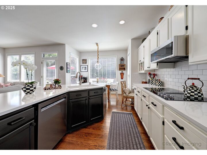 Property Photo: 6414 SW Ash Creek Dr OR 97219