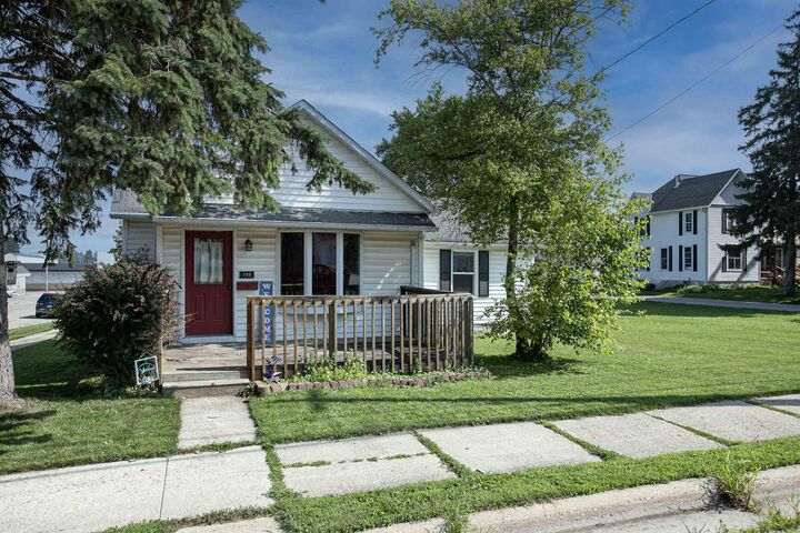 Property Photo:  149 W Factory Street  WI 54165-1420 