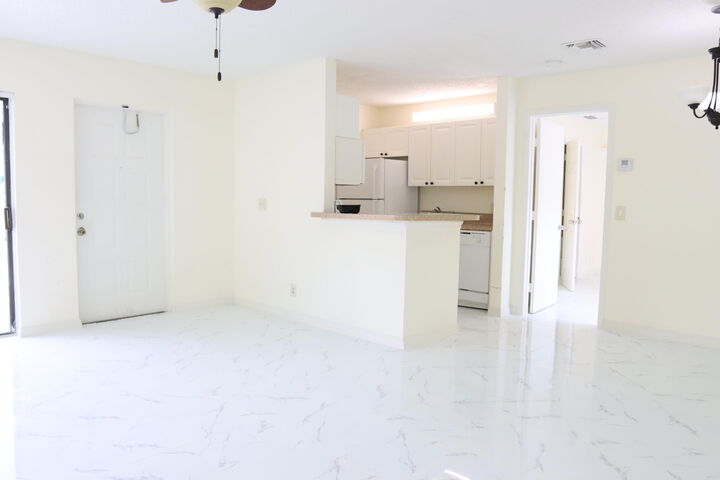 Property Photo:  20 Crossings Circle B  FL 33435 