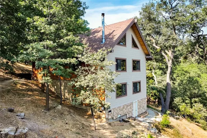 Property Photo:  20 Oak Leaf Lane  CA 92382 