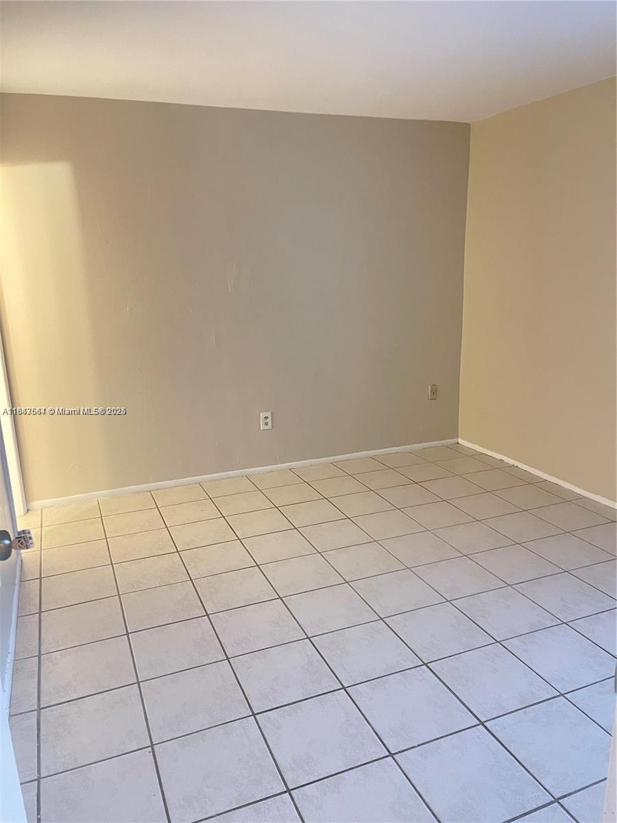 Property Photo: 10383 N Kendall Dr N5 FL 33176