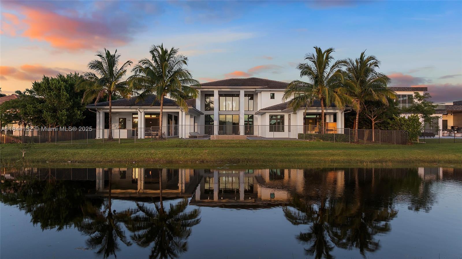 Property Photo:  3275 Islewood Ave  FL 33332 