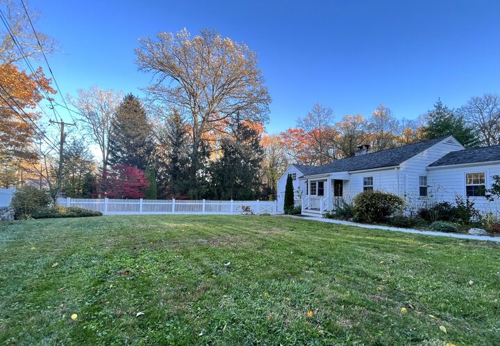 Property Photo:  158 Jelliff Mill Road  CT 06840 