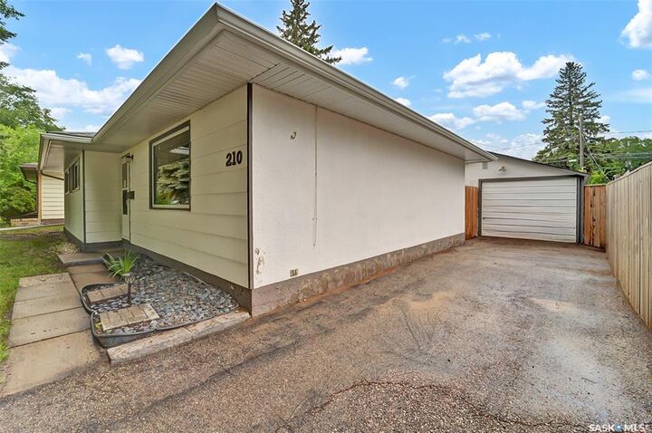 Property Photo: 210 Winnipeg Avenue N SK S7L 3P4