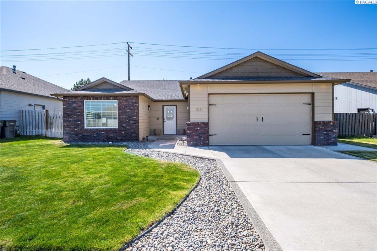 Property Photo: 214 S Belfair Pl WA 99336