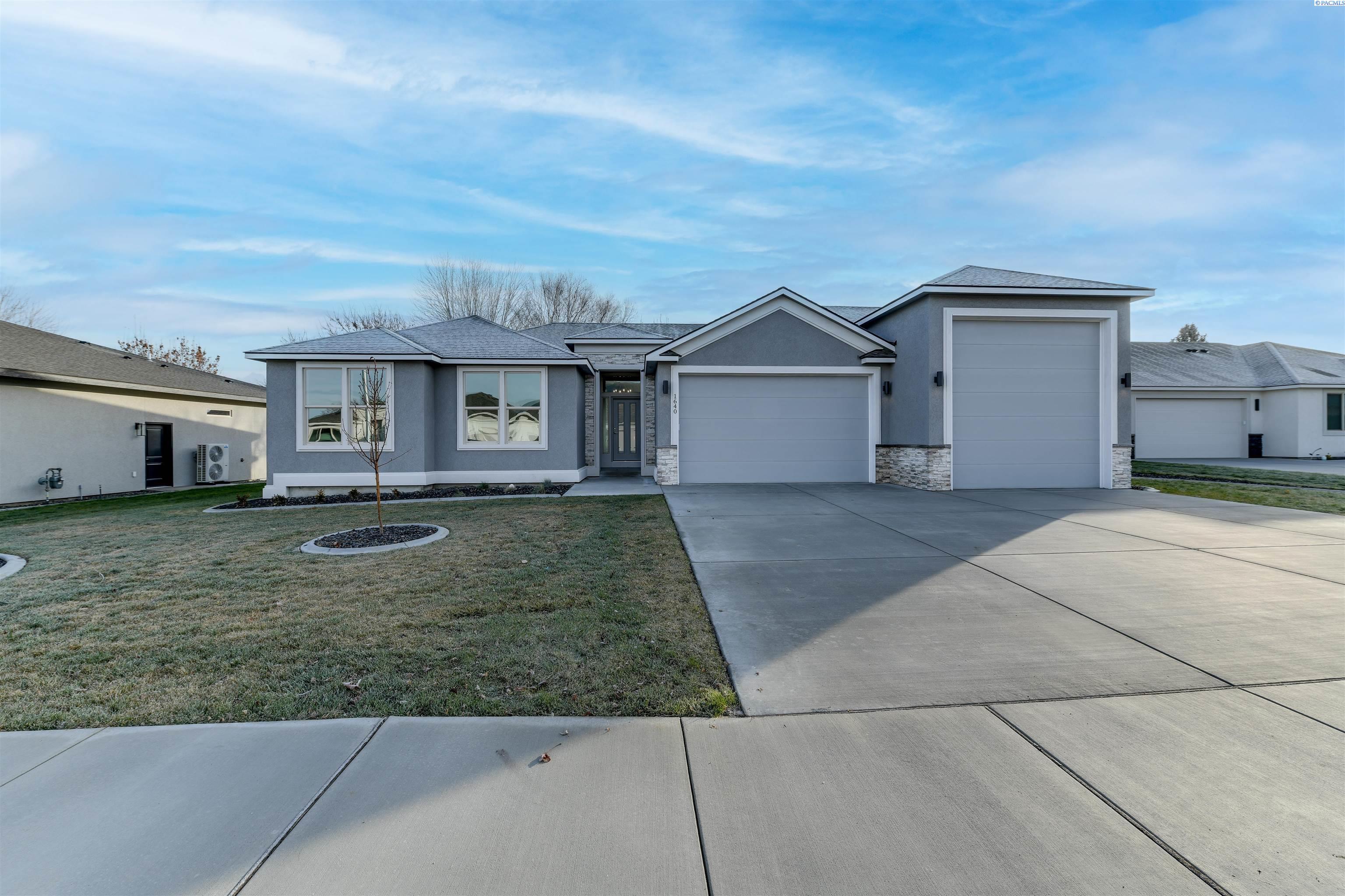 Property Photo:  1640 Palermo Ave  WA 99352 