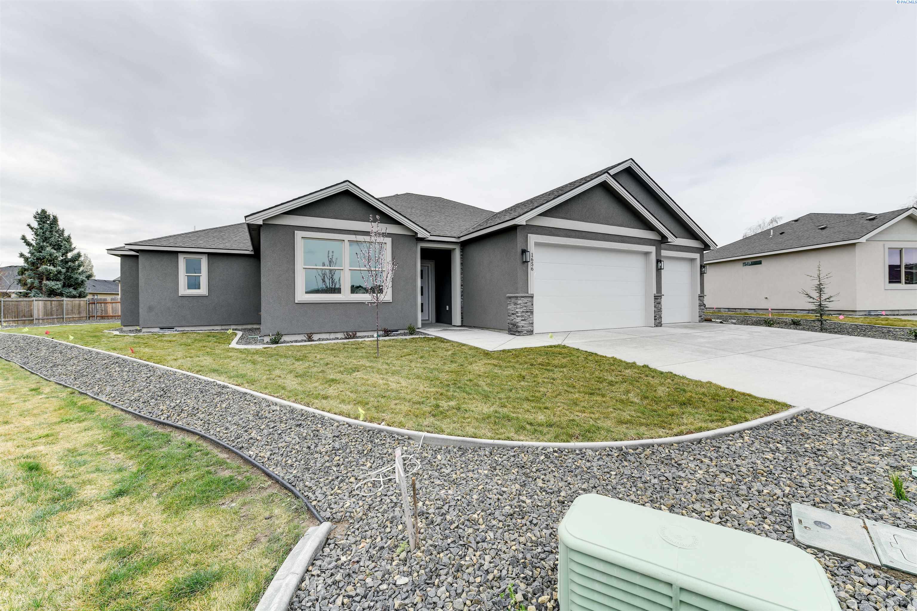 Property Photo: 1656 Palermo Ave WA 99352