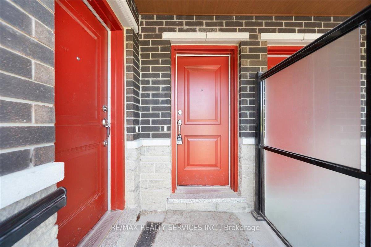 Property Photo: 1034 Reflection Place 622 ON L1X 0L1