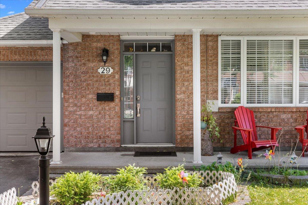 Property Photo:  29 Appledale Drive  ON K2J 4W5 