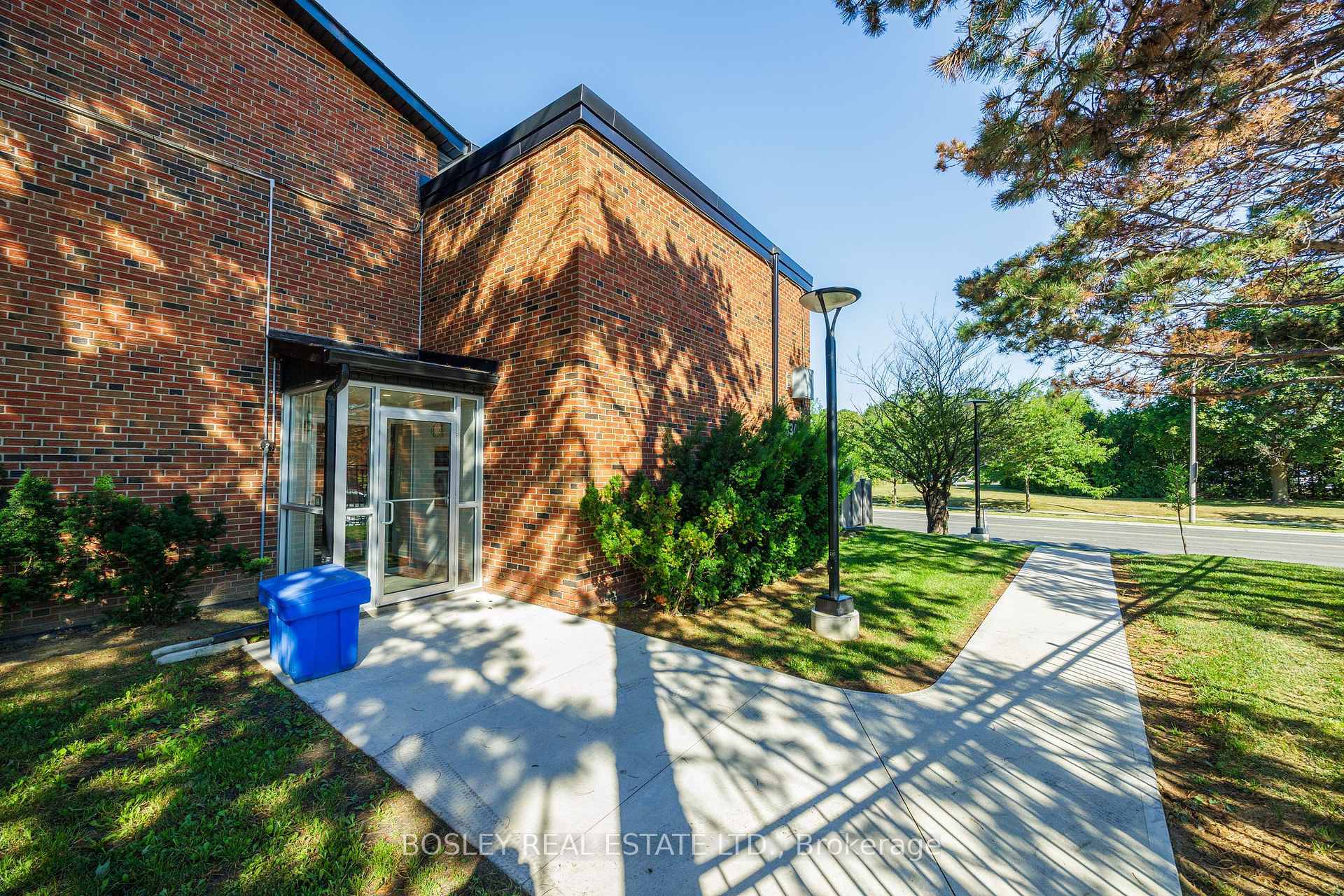 Photo de la propriété: 4345 Bloor Street W 60 ON M9C 2A4