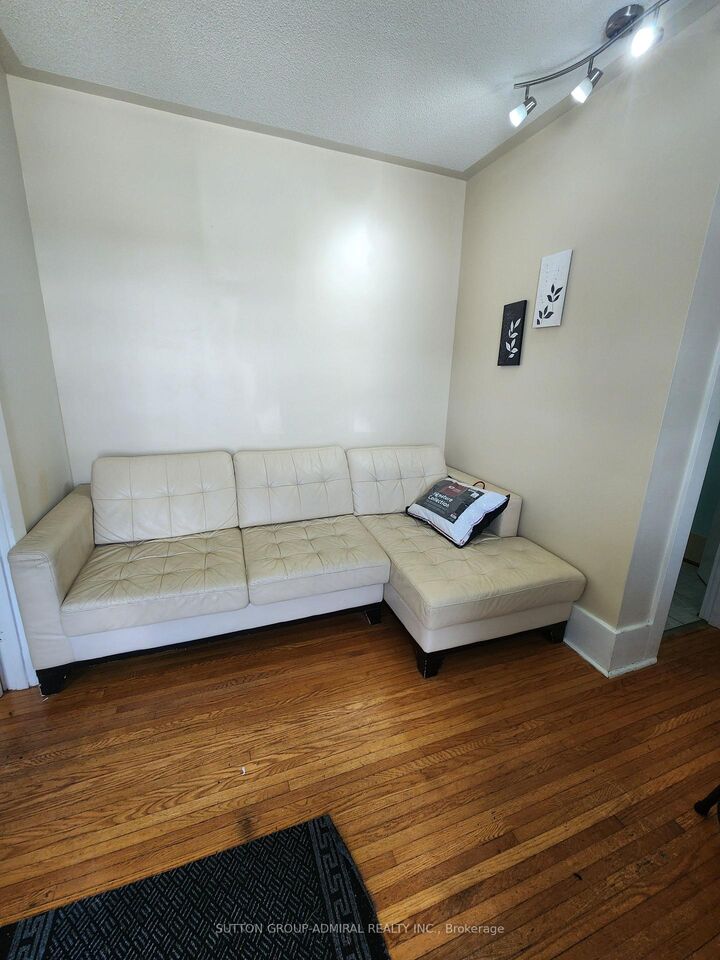 Property Photo:  266 Nelson Street  ON K7K 4M8 